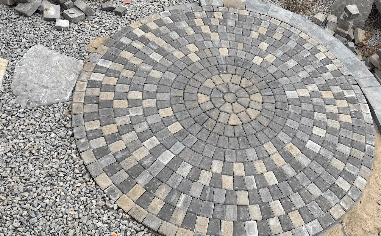 Omni Landscape and Sprinklers - Paver Circle with Steppers in Rock